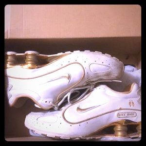 Nike Shox Kid’s 6, Women’s 7.5